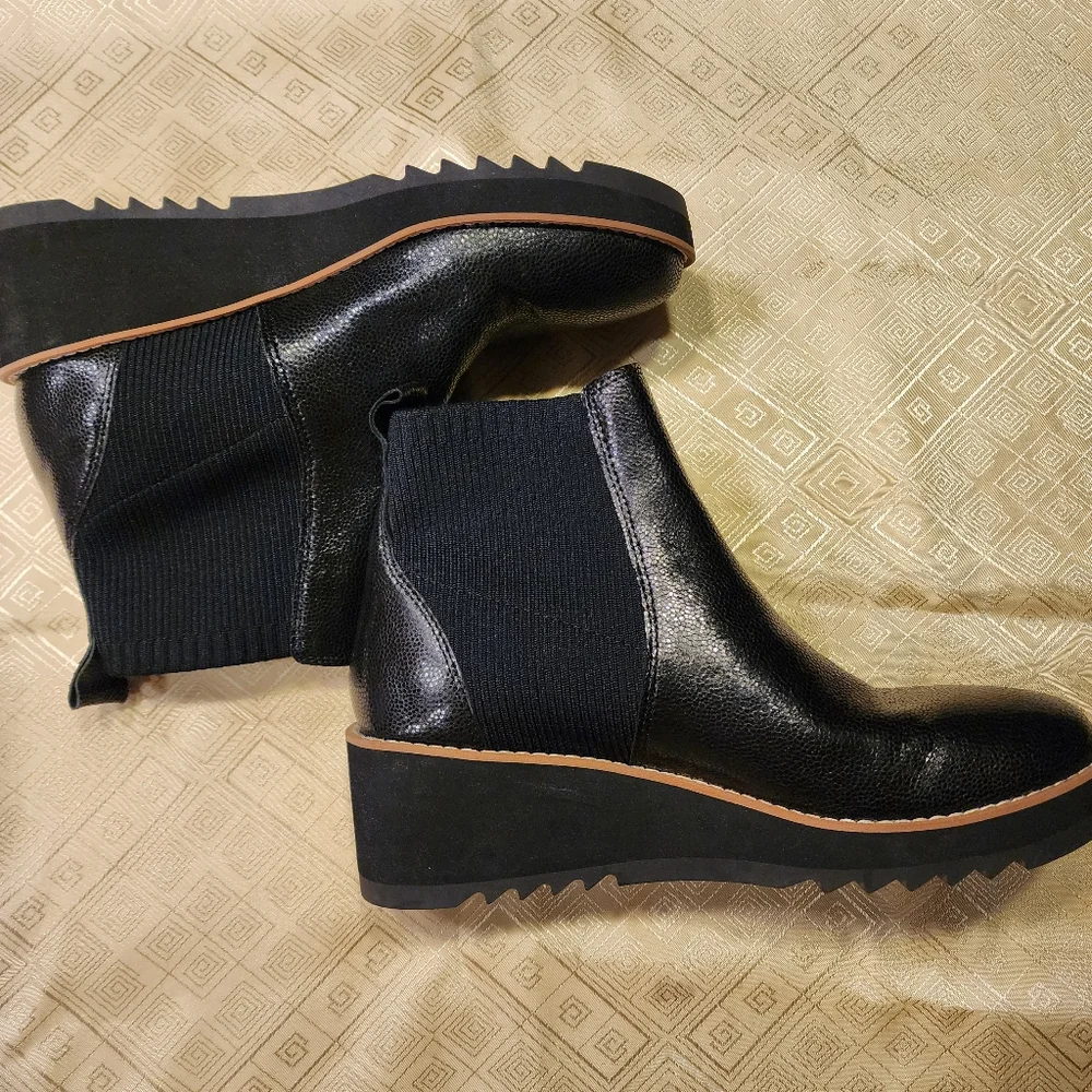 Eileen Fisher New Liou Embossed Leather Wedge Chelsea Boots. - Picture 10 of 11